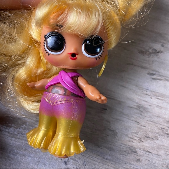 L.O.L. Surprise! Dolls with Pink and Yellow Hair‎ - Picture 6 of 6